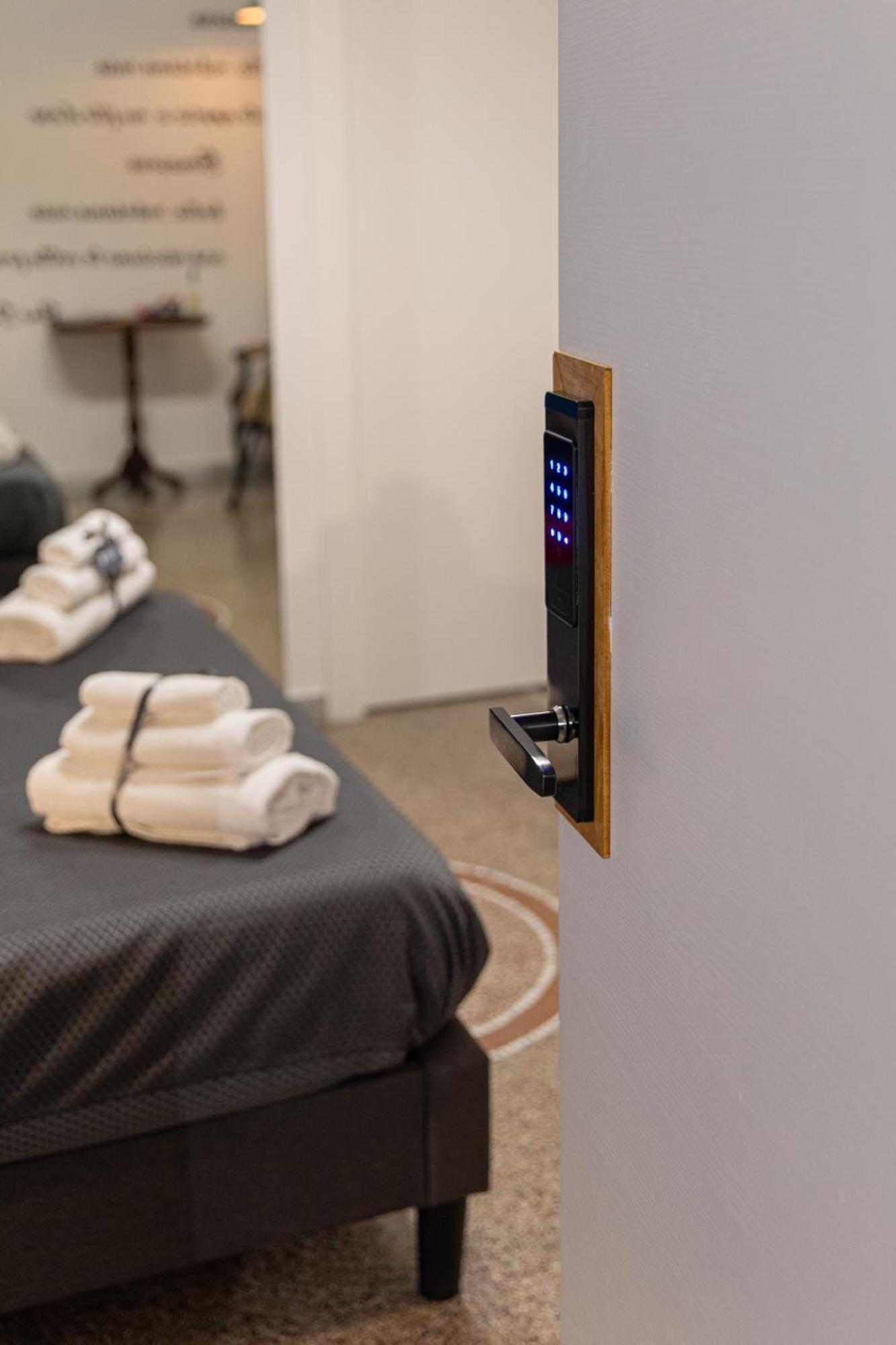 Miracolo Al Duomo Smart Accomodations Neapel Exterior foto