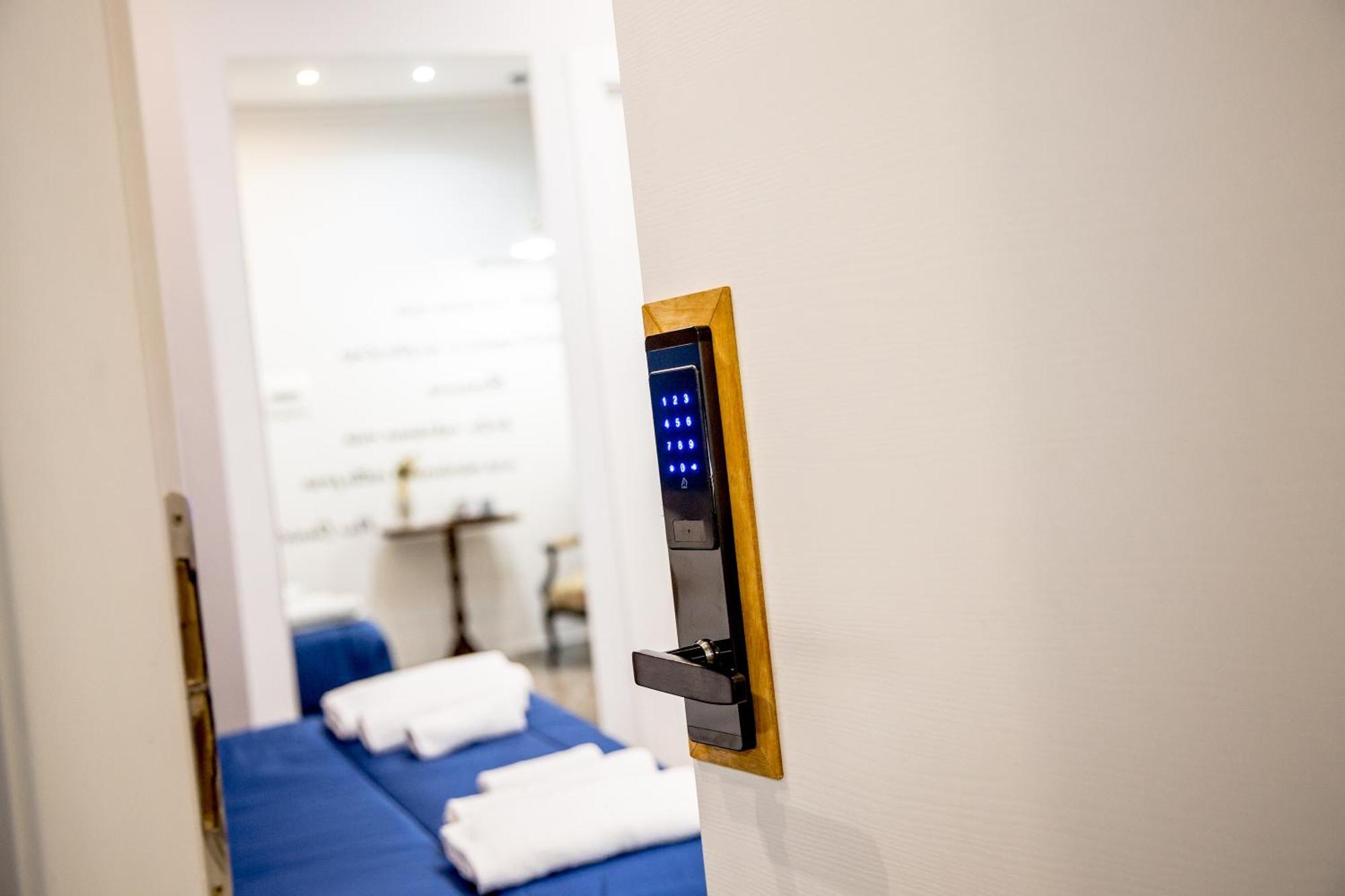 Miracolo Al Duomo Smart Accomodations Neapel Exterior foto